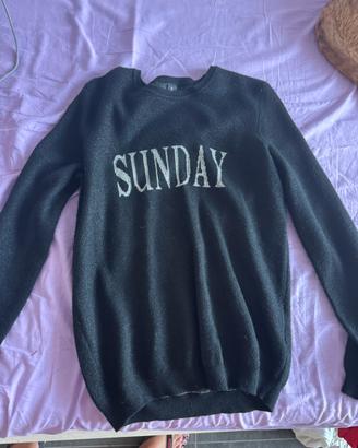 Maglione nero con punti luce con scritta Sunday