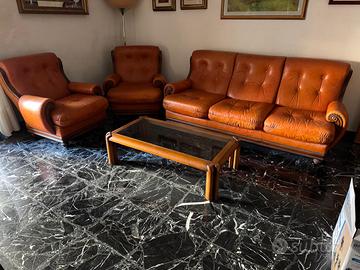 Divani in vera pelle con tavolino