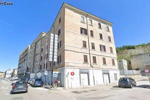 Negozio zona stazione in ancona