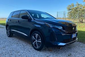5008 Peugeot 