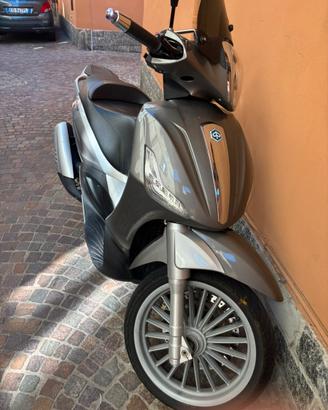 Beverly 300