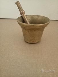 mortaio antico in ottone con pestello 