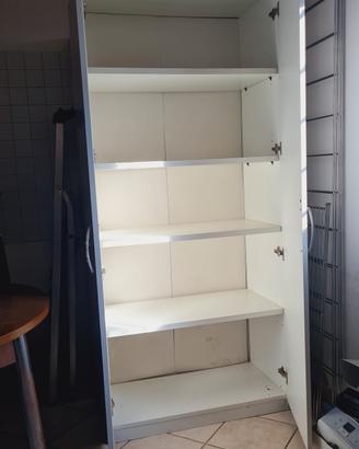 armadio a scaffali 