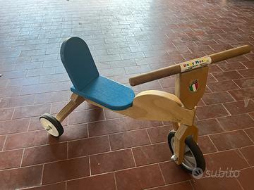 Triciclo di legno