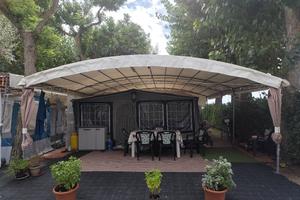 Roulotte Burstner completa di veranda e copertura 