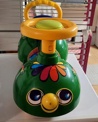 auto cavalcature a firma di bruco per bambini