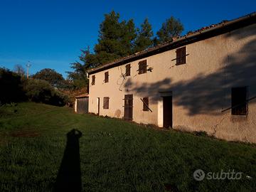 Terreno agricolo con casale da ristrutturare