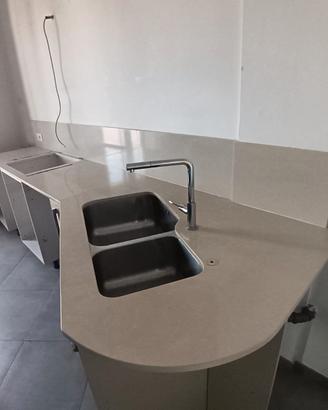 Top cucina in marmo sintetico