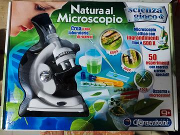 Gioco in scatola Natura al microscopio