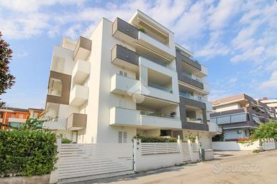 3 LOCALI A ALBA ADRIATICA