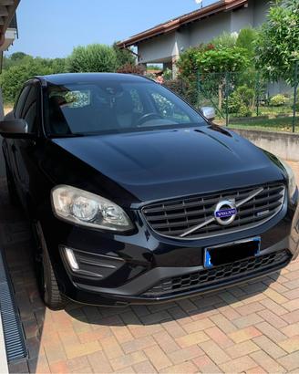 Volvo XC-60 R-Design 2.0 D4