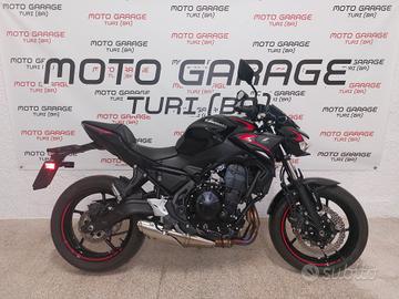 Moto kawasaki z 650 del 2023 con solo 3200 km