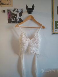top coquette di pizzo bianco con spalline sottili
