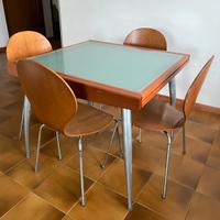 Tavolo e sedie
