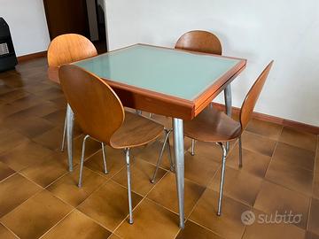 Tavolo e sedie
