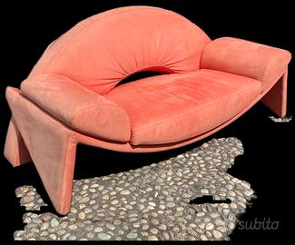 divano di design rosa