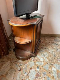Mobile porta TV in legno con ripiani