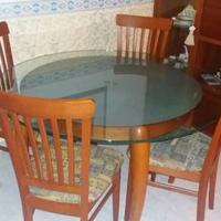 Tavolo/ sedie/ tavolino