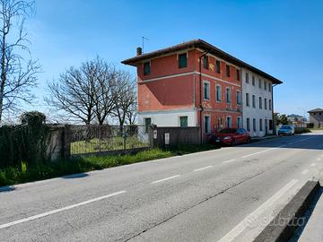 Casa con giardino