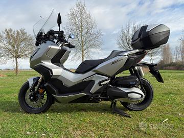 Honda ADV 350 anno 2023 - km 22579 - Ben tenuta