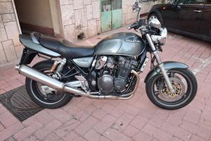 SUZUKI GSX 750 INAZUMA 