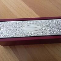 Domino in scatola di legno e lamina argento