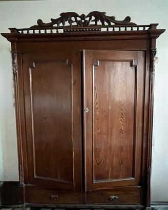 Armadio legno antico