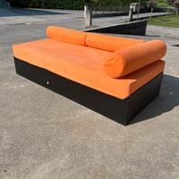 Divano arancione