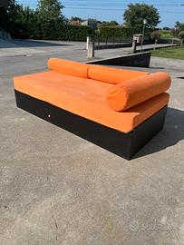 Divano arancione