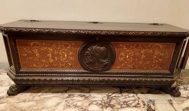 Cassapanca con cappelliera