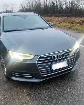 Audi A4  Avant S line