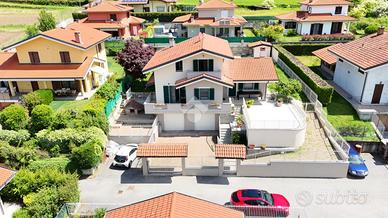 VILLA SINGOLA A BOLLENGO