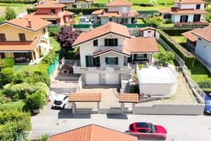 VILLA SINGOLA A BOLLENGO