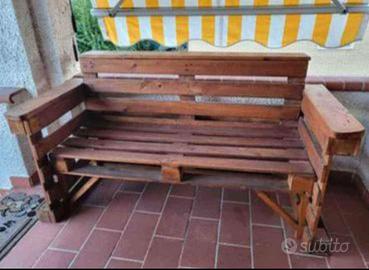 Divanetto in pallet di pregevole fattura