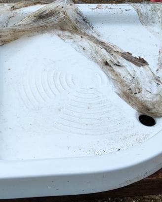 piatto doccia 90× 90 in ceramica angolare 