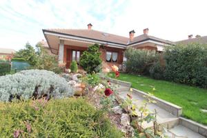 VILLA SINGOLA A PIANEZZA