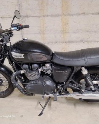 Triumph Bonneville T100 black edition