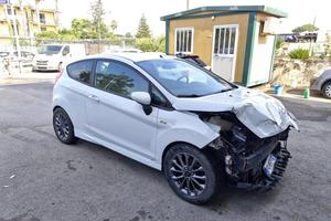 FORD FIESTA SINISTRATA SENZA MOTORE 2017