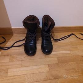 stivaletti in pelle marrone con pelo 