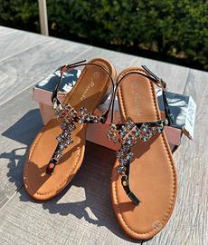Sandali con pietre brillanti - Nuovi