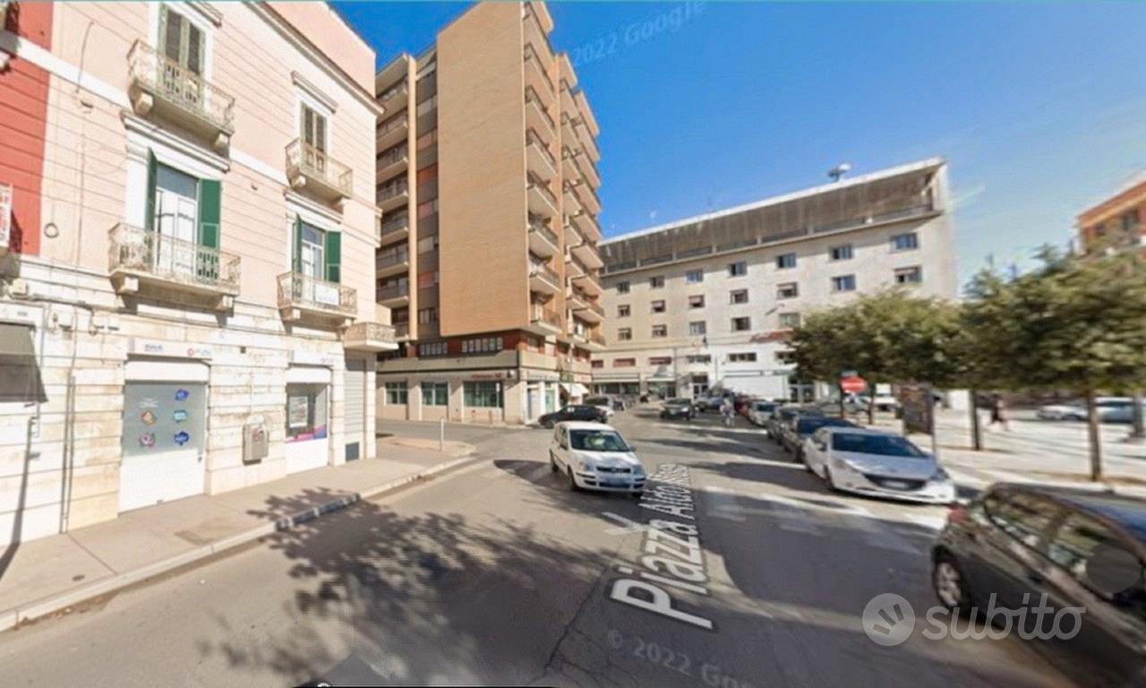 VA287 Locale commerciale a P.zza Roma - Vista 2