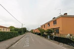 Moderno bilocale arredato con posto auto riservato