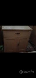 mobiletto in legno