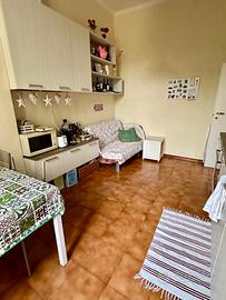 Ampia stanza singola per lavoratrice