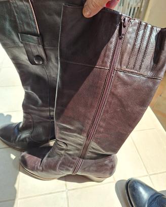 stivali usati marrone bruciato in pelle 