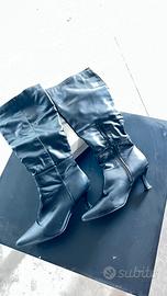 Stivali alti neri con tacco – eleganti e femminili