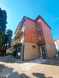 Casa con 2 appartamenti grandi