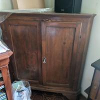 Angoliera rustica in legno massello