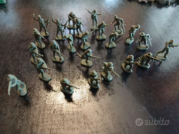 Italeri - soldatini 1:72 Vietcong V-NAM