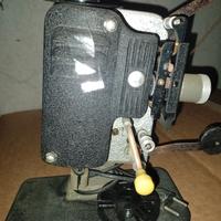 Antico proiettore super 8 a manovella 